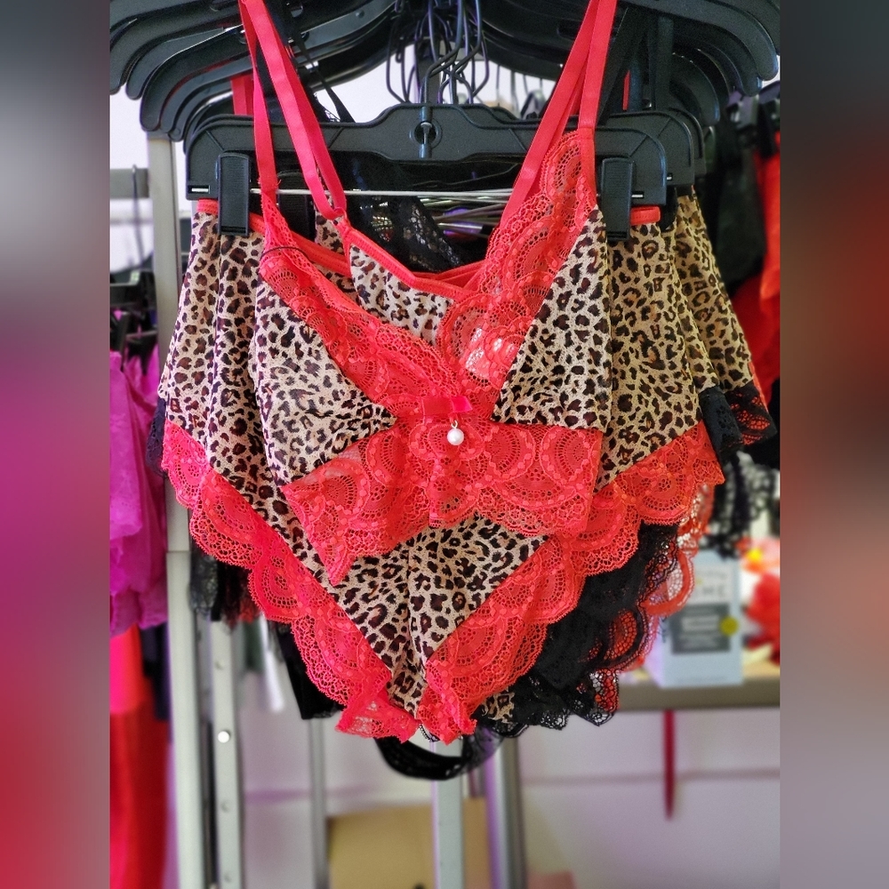 Red Leopard 2PCS Set - Picture 2 of 2